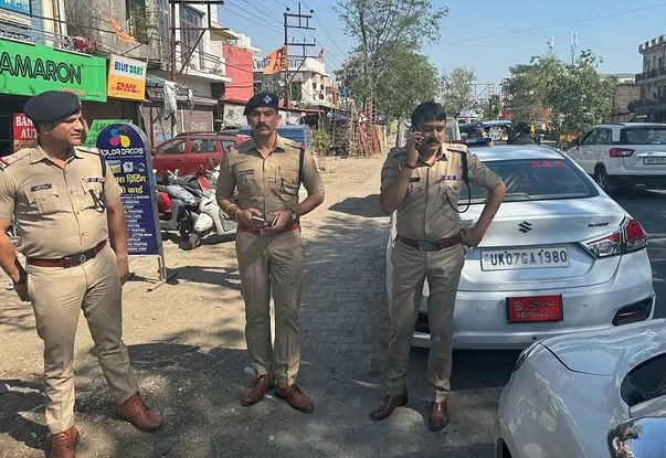 राजधानी दून के कई इलाके में धमाकों की आवाज सुनाई देने से लोग सहम गए, पुलिस प्रशासन अलर्ट