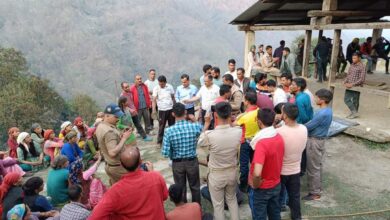 मुख्यमंत्री पुष्कर सिंह धामी के निर्देश पर उत्तरकाशी जिला प्रशासन द्वारा सालरा गांव के अग्निकांड प्रभावितों के लिए राहत सामग्री और खाद्यान्न किट का वितरण किया जा रहा है