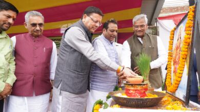 Chief Minister Dhami participated in the tree plantation program on the occasion of folk festival 'Harela' and also gave the message of environmental protection by planting saplings.