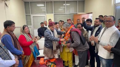 Big blow to Congress, Srinagar Municipality President Vipin Maithani joins BJP