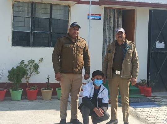 Police arrested the accused from Gujarat who lured a minor girl and took her away.