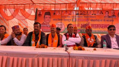 Public relations campaign for BJP Mayor candidate Saurabh Thapliyal under the leadership of Dharampur MLA Vinod Chamoli, grand public meeting organized in Ward 82 and 85