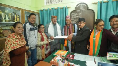 Saurabh Thapliyal started election campaign by offering prayers at Tapkeshwar Mahadev Temple, took blessings from teachers at DAV College.