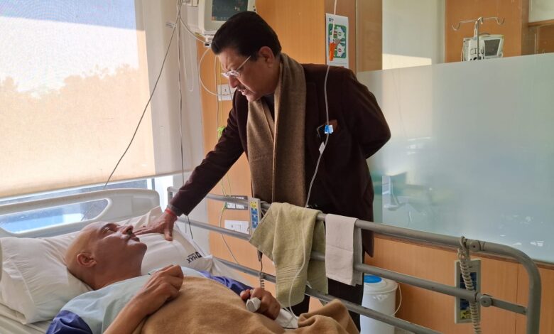 Suryakant Dhasmana reached Max Hospital to inquire about the well-being of BJP leader Colonel Ajay Kothiyal.