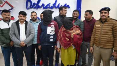The accused couple, carrying a reward of Rs. 25,000 each, have been arrested by Doon Police for the brutal murder of an elderly person who was kidnappedmissing from Patel Nagar area.