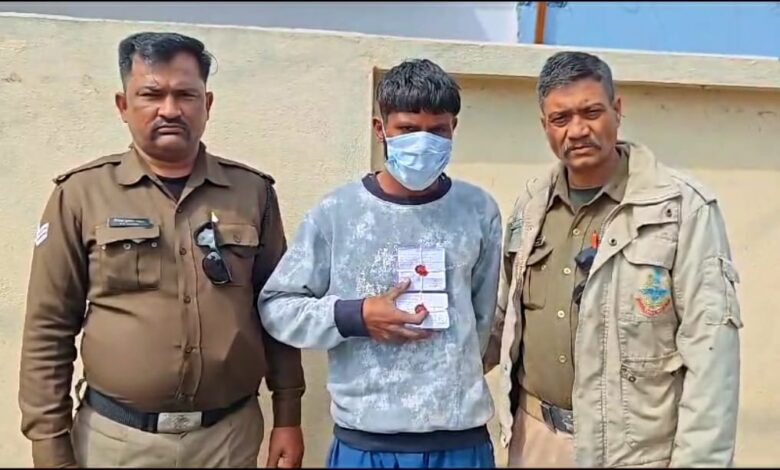 A person with a bounty of Rs 10,000 on his head who was absconding for one and a half years is in the custody of Doon Police, jewellery recovered