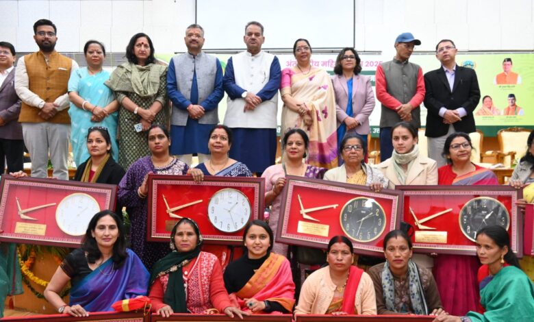 Agriculture Minister Ganesh Joshi honored women farmers with Uttarakhand Progressive Women Farmer Award 2025 on International Women's Day