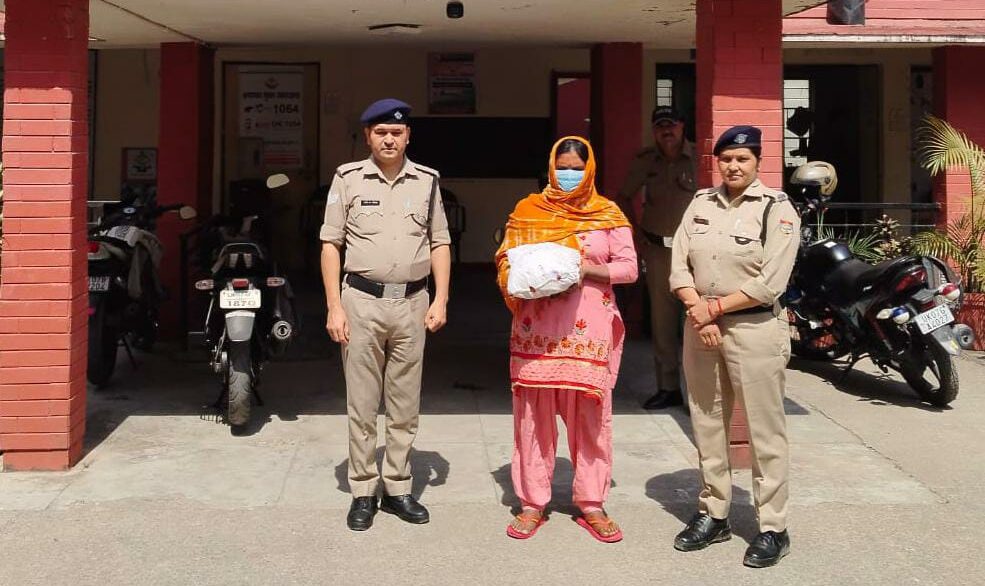 Dehradun Woman smuggler arrested near IT Park, 1.2 kg illegal marijuana recovered