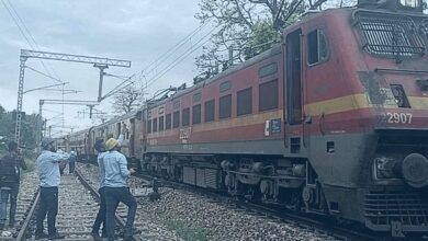Lahore Express delayed by 1.5 hours due to technical fault, passengers faced problems