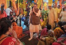 Cabinet minister Ganesh Joshi arrived at the conclusion of Shrimad Bhagwat Katha Gyan Yagna, took the blessings of story teller Kishore Joshi