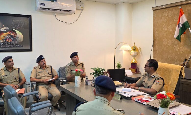 Dehradun Inspector General of Police, Garhwal Range held a meeting with the Special Investigation Team