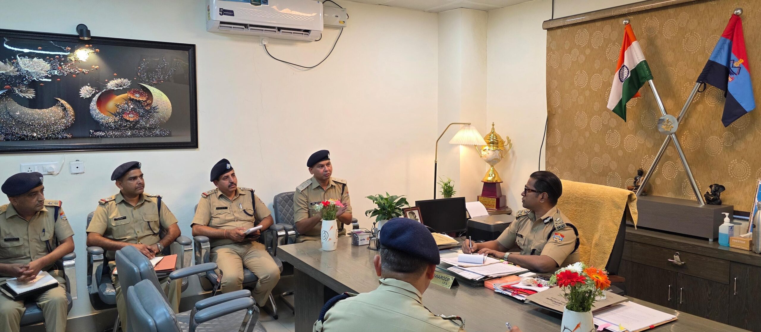 Dehradun Inspector General of Police, Garhwal Range held a meeting with the Special Investigation Team