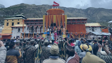 Huge crowd of devotees at Badrinath Dham, more than 50,000 reached in four days