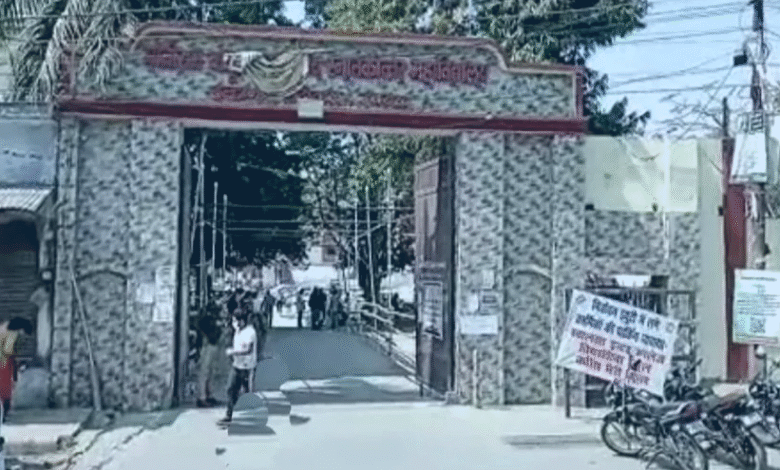 The student who snatched the question paper during the examination in MBPG college came to apologize, the administration warned