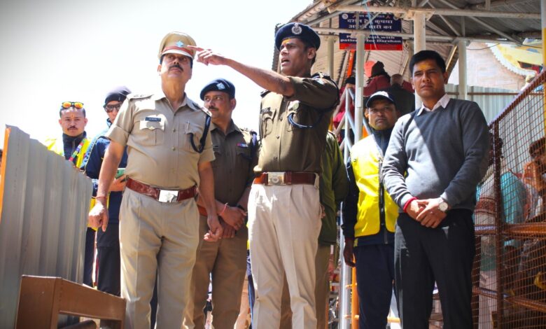 ADG V. Murugeshan reached Badrinath Dham to review the security arrangements of Chardham Yatra, interacted with the soldiers and gave important guidelines