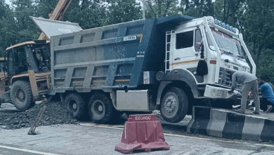 A big accident was averted in Doiwala, the driver wisely stopped the brake failed dumper