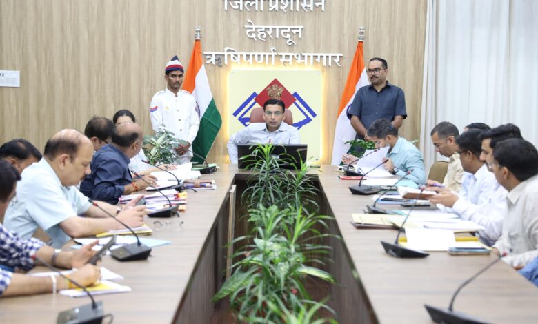 DM Savin Bansal strictly reviewed CM's announcements, gave strict instructions to officers