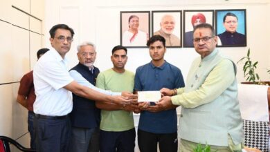 The family of the UPNL employee who died in the accident got immediate assistance, Minister Ganesh Joshi handed over a cheque of Rs 1.50 lakh
