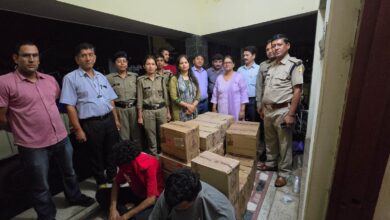 Two smugglers arrested with 25 boxes of English liquor in Chakrata, had planned to consume it during elections