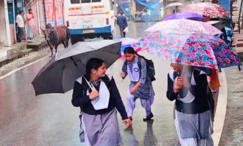 Heavy rain alert in Uttarakhand; administration on alert in several districts; schools closed, tourist movement restricted.