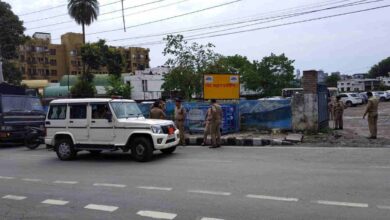 Firing at a roadside eatery on Bhagwanpur Bypass; four masked miscreants flee.