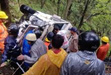 A Tempo Traveller carrying tourists from Faridabad returning from Mukteshwar plunged into a 100-meter-deep gorge; a journey of joy turned into tragedy.