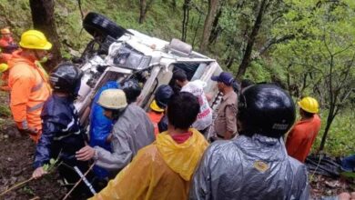A Tempo Traveller carrying tourists from Faridabad returning from Mukteshwar plunged into a 100-meter-deep gorge; a journey of joy turned into tragedy.