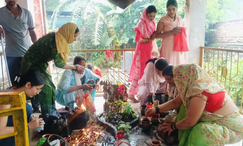 Crowds throng Shiva temples on the second Monday of Sawan; four auspicious alignments to occur on August 11.