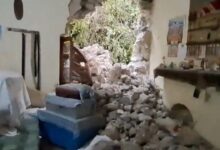 Boulders fell from Gun Hill in Mussoorie, damaging government quarters; five families spent the night in a safe location.