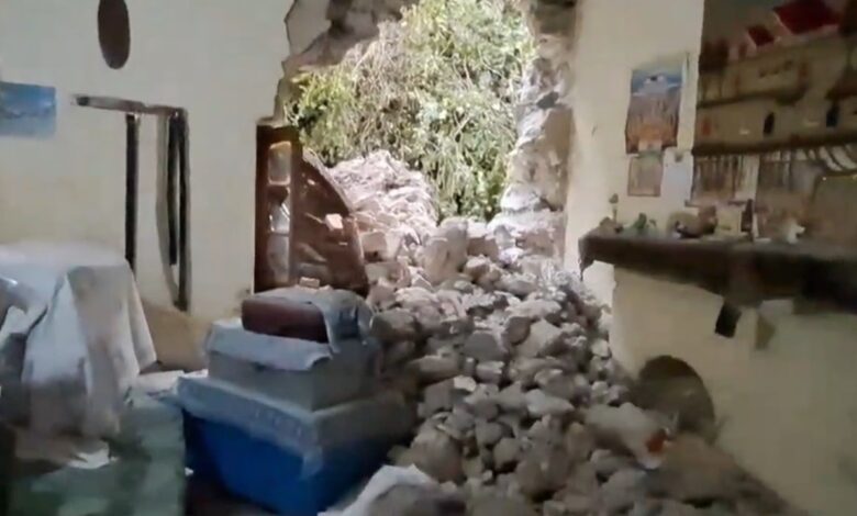Boulders fell from Gun Hill in Mussoorie, damaging government quarters; five families spent the night in a safe location.