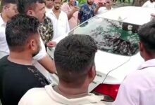 Allegation of banned meat found in a car in Sahaspur; VHP and Bajrang Dal activists create a ruckus.