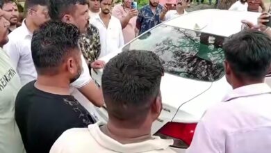 Allegation of banned meat found in a car in Sahaspur; VHP and Bajrang Dal activists create a ruckus.