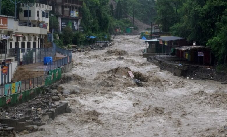 Heavy rain alert in Uttarakhand; schools and Anganwadi centers in Dehradun and Bageshwar closed today.