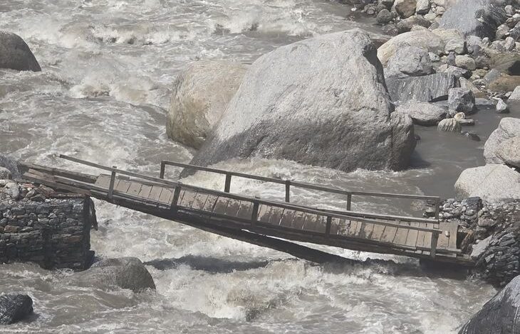 Major accident on the Madhyamaheshwar pilgrimage route; pilgrim falls into the river before boarding the trolley.