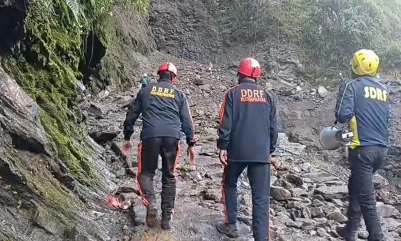 Rocks fell again on the Kedarnath trek route, injuring a horse handler; pilgrims were halted and safely evacuated.