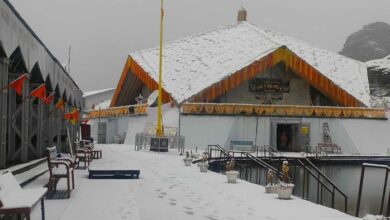 Snowfall in high-altitude areas amidst rain in Uttarakhand; cold intensifies in Yamunotri and Hemkund.