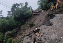 Impact of rain in Uttarakhand: Mussoorie-Dehradun route closed; over 50 vehicles stranded on the Tharali-Dewal road.