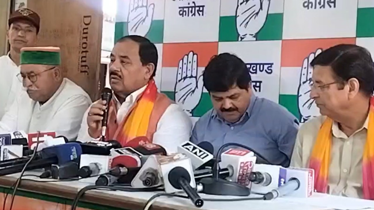 Congress leaders express objection to the Agniveer scheme, demand restoration of permanent recruitment.