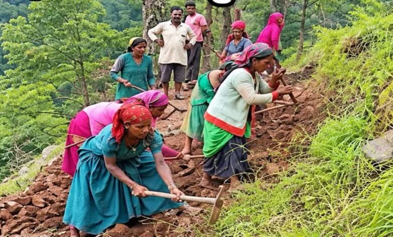 The 'pickaxe and shovel' protest by Sakand village has borne fruit; ₹15.68 lakh has been sanctioned for the first phase of the road.