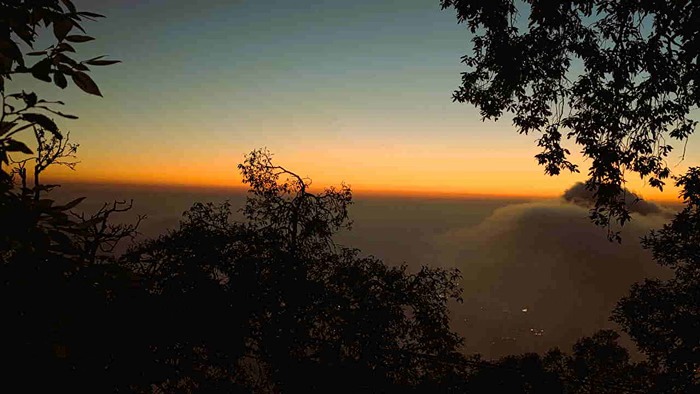 मसूरी में विंटर लाइन का मनमोहक नजारा, सूर्यास्त के रंगों को निहारने के लिए माल रोड पर जुट रहे पर्यटक