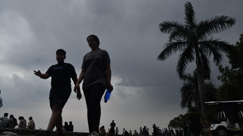 पंजाब में बारिश और तेज हवाओं से गिरा तापमान, बठिंडा में 12 डिग्री पहुंचा पारा